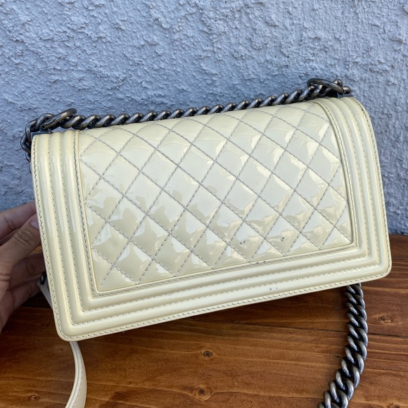 ⭐️⭐️GORGEOUS⭐️⭐️ CHANEL Reverso Boy Flap Bag patent leather Crossbody Bag - Picture 10 of 17